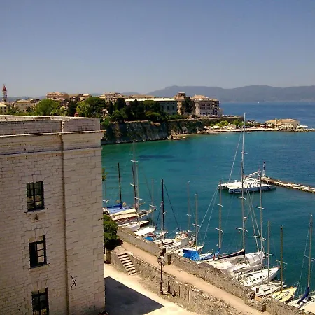 アパート Uniqapt