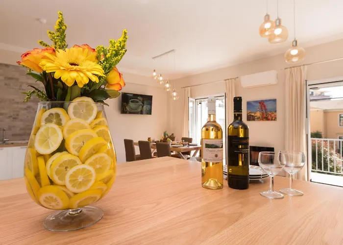 アパート Uniqapt